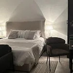 استديو هادئ انيق شمال الرياض Quiet, Elegant Studio With Self-Entry